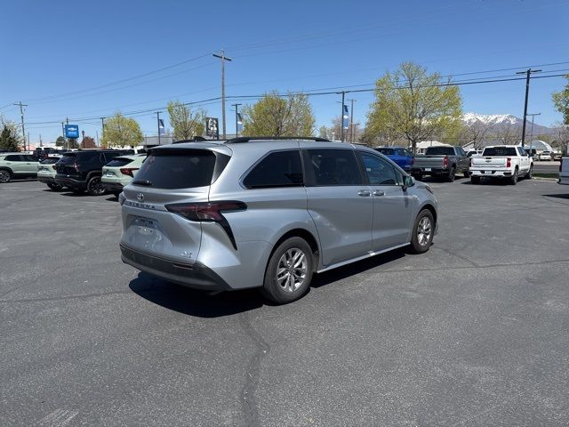 2023 Toyota Sienna XLE