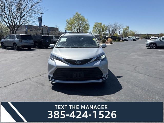 2023 Toyota Sienna XLE