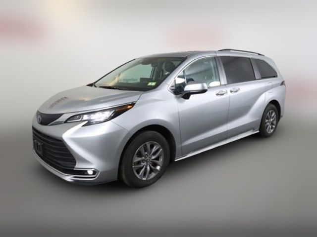 2023 Toyota Sienna XLE