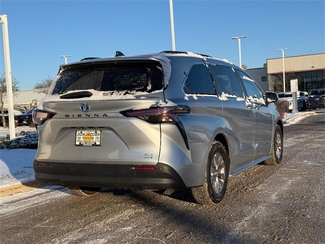 2023 Toyota Sienna XLE