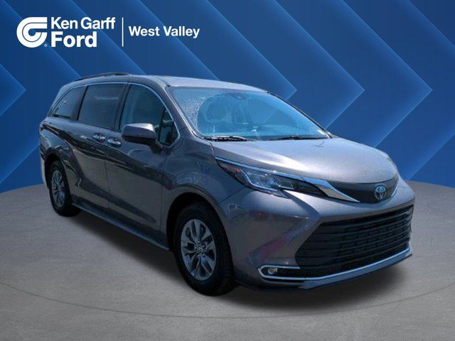 2023 Toyota Sienna XLE