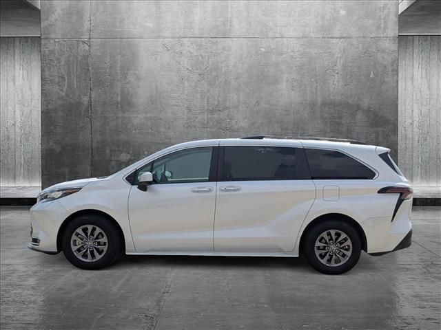2023 Toyota Sienna XLE