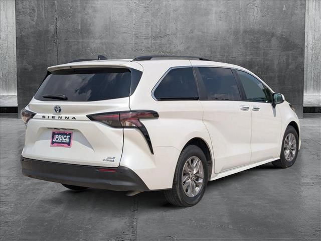 2023 Toyota Sienna XLE