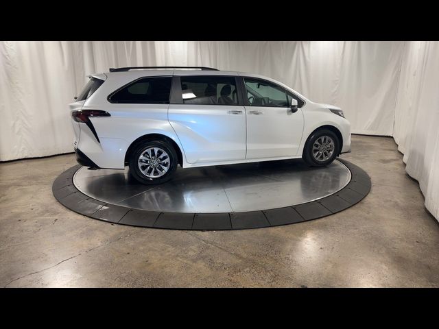 2023 Toyota Sienna XLE