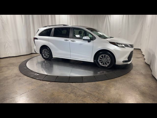 2023 Toyota Sienna XLE