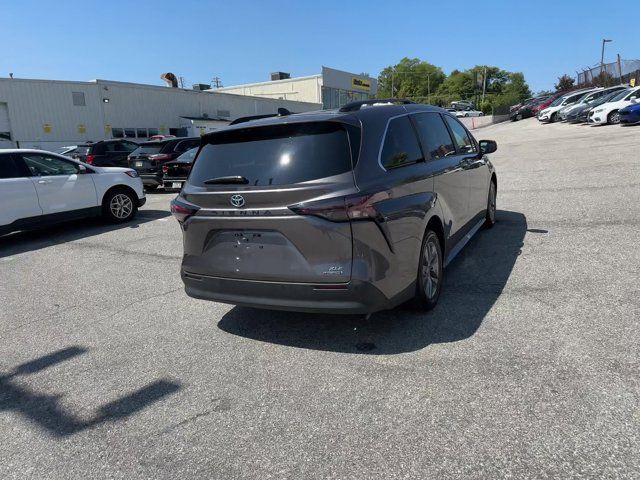 2023 Toyota Sienna XLE