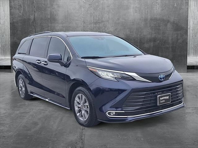 2023 Toyota Sienna XLE