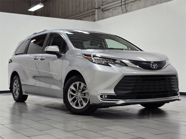 2023 Toyota Sienna XLE