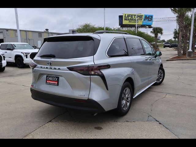 2023 Toyota Sienna XLE