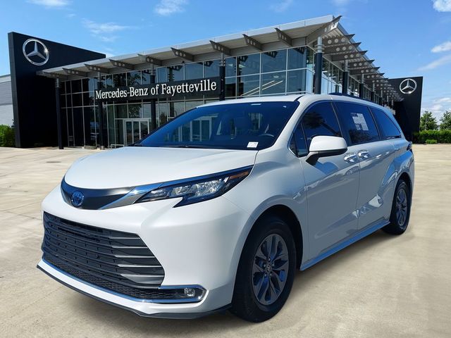 2023 Toyota Sienna XLE