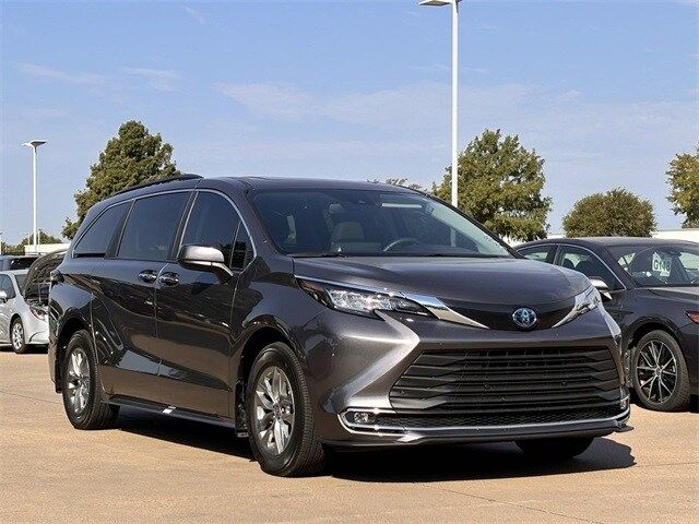 2023 Toyota Sienna XLE