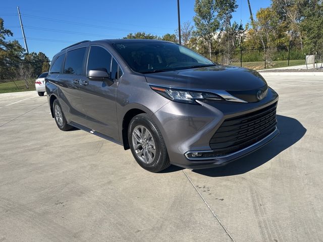 2023 Toyota Sienna XLE