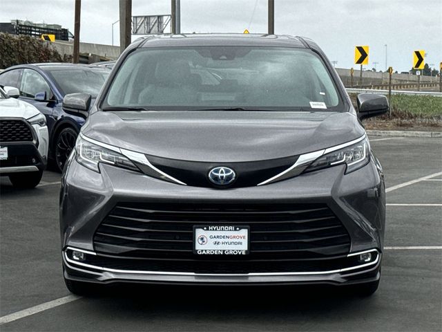 2023 Toyota Sienna XLE