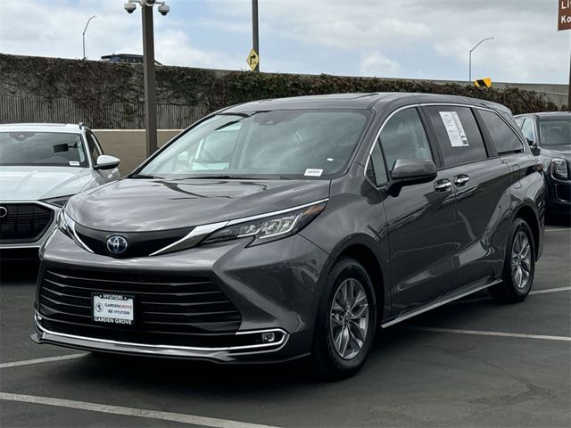 2023 Toyota Sienna XLE