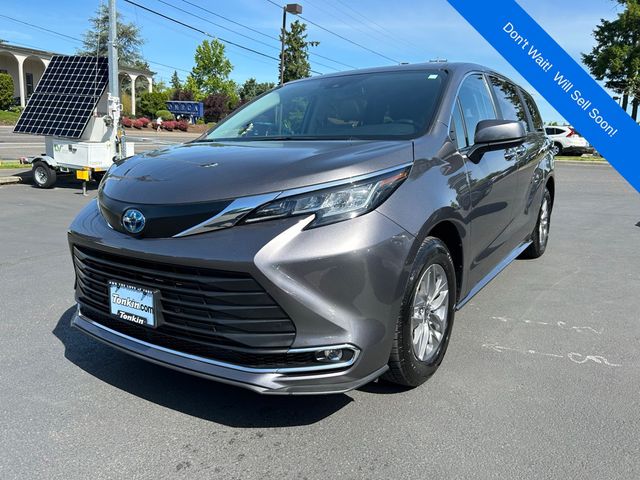 2023 Toyota Sienna XLE