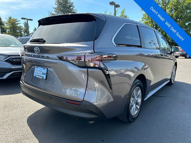 2023 Toyota Sienna XLE