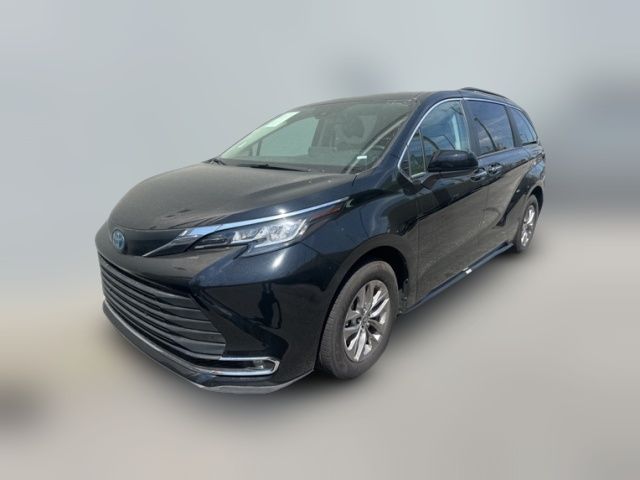 2023 Toyota Sienna XLE