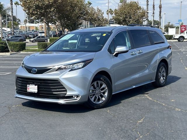 2023 Toyota Sienna XLE