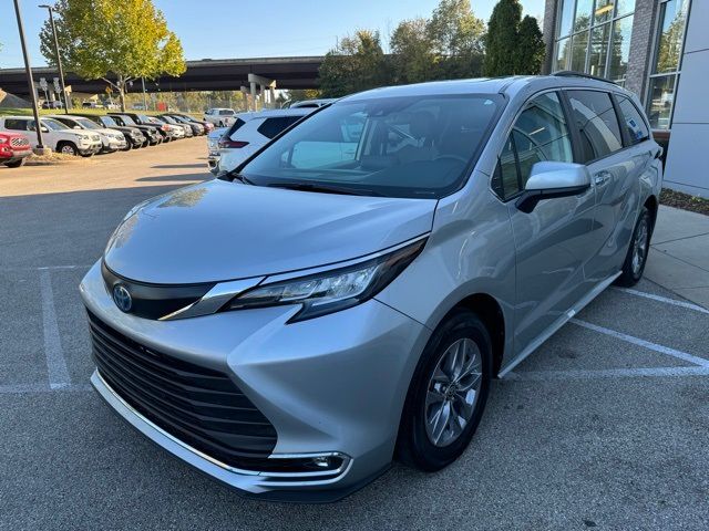 2023 Toyota Sienna XLE