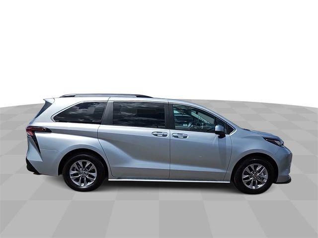 2023 Toyota Sienna XLE