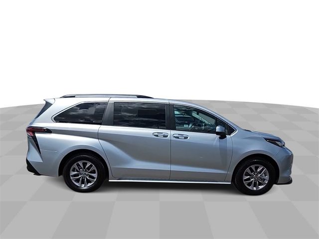 2023 Toyota Sienna XLE