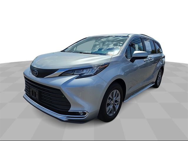 2023 Toyota Sienna XLE