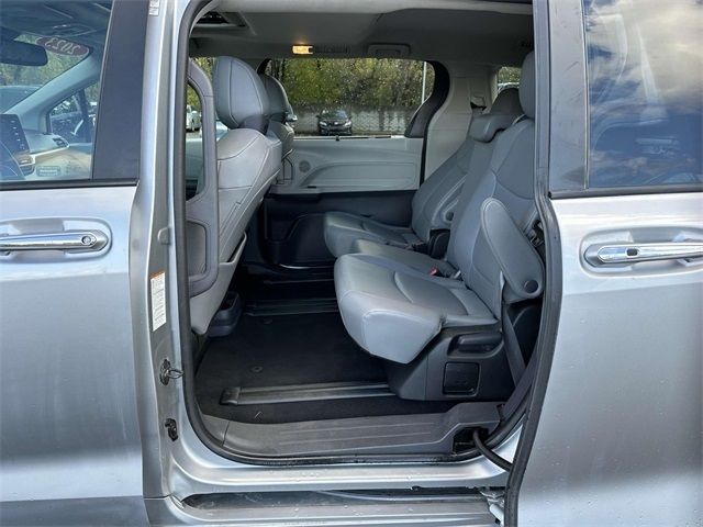 2023 Toyota Sienna XLE