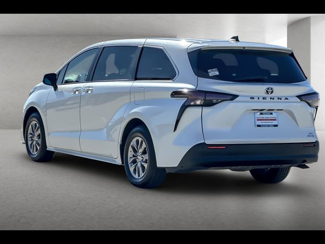 2023 Toyota Sienna XLE