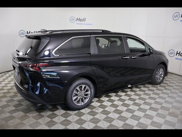 2023 Toyota Sienna XLE