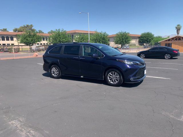 2023 Toyota Sienna XLE