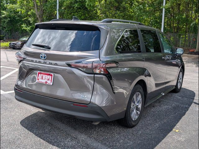 2023 Toyota Sienna XLE