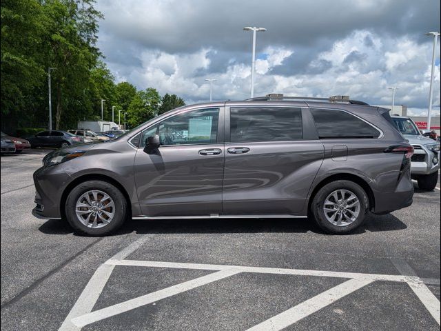 2023 Toyota Sienna XLE