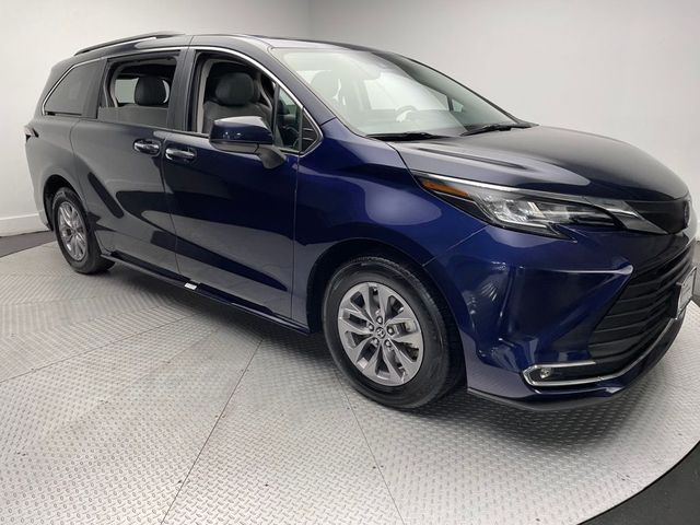 2023 Toyota Sienna XLE