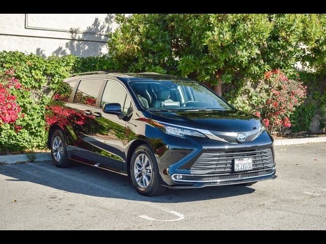 2023 Toyota Sienna XLE