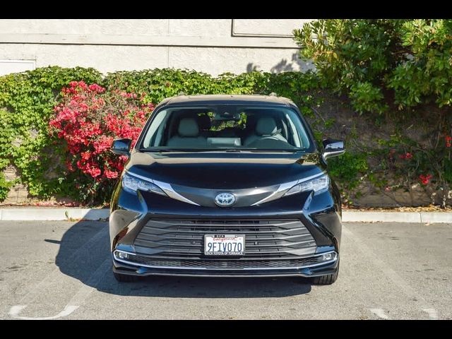 2023 Toyota Sienna XLE