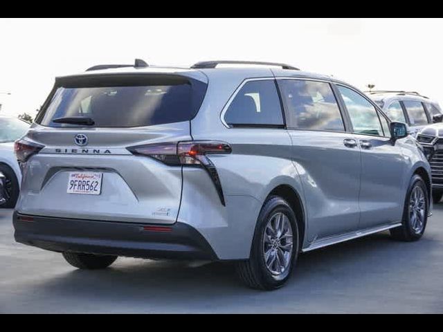 2023 Toyota Sienna XLE