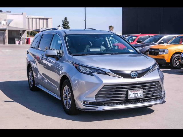 2023 Toyota Sienna XLE