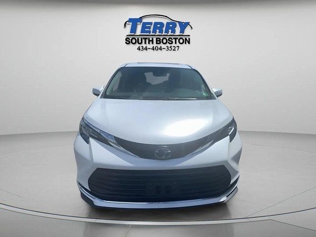 2023 Toyota Sienna XLE