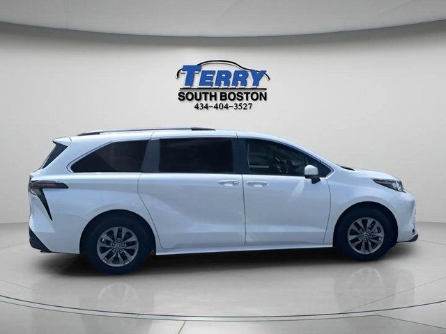 2023 Toyota Sienna XLE