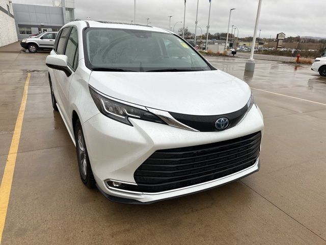 2023 Toyota Sienna XLE