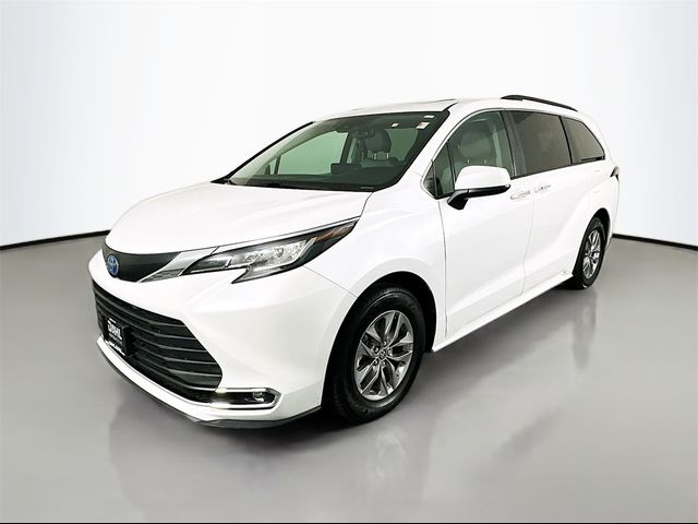 2023 Toyota Sienna XLE