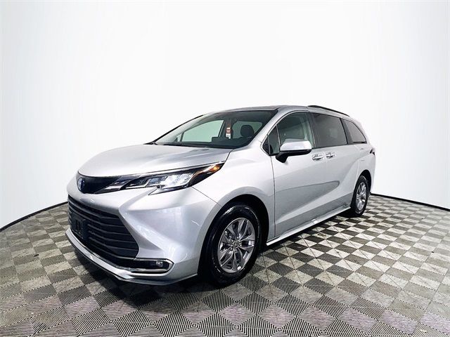 2023 Toyota Sienna XLE