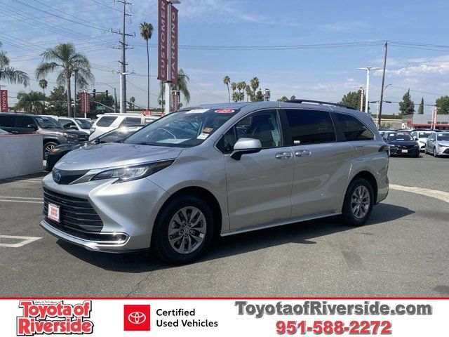 2023 Toyota Sienna XLE