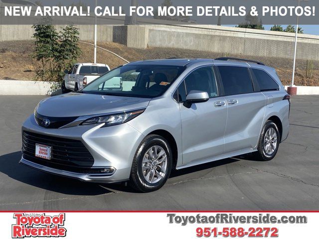 2023 Toyota Sienna XLE