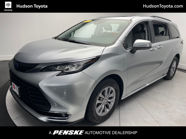 2023 Toyota Sienna XLE