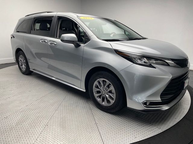 2023 Toyota Sienna XLE