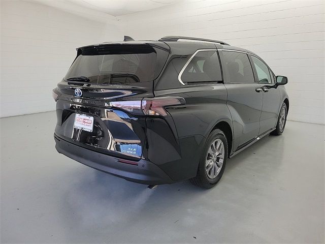 2023 Toyota Sienna XLE