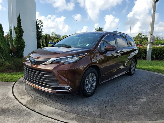 2023 Toyota Sienna XLE