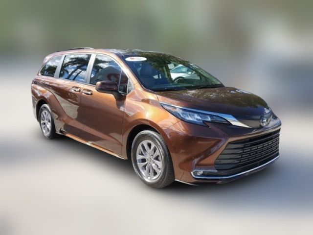 2023 Toyota Sienna XLE