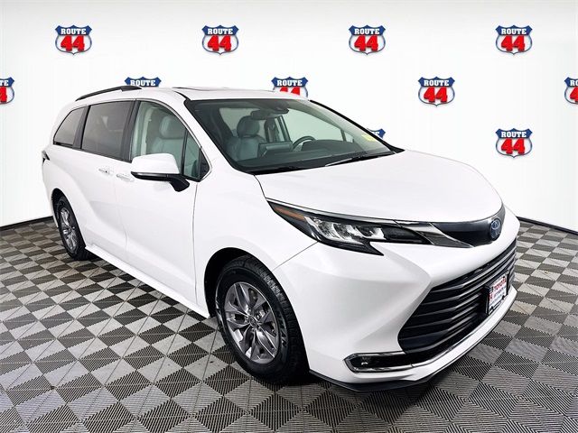 2023 Toyota Sienna XLE